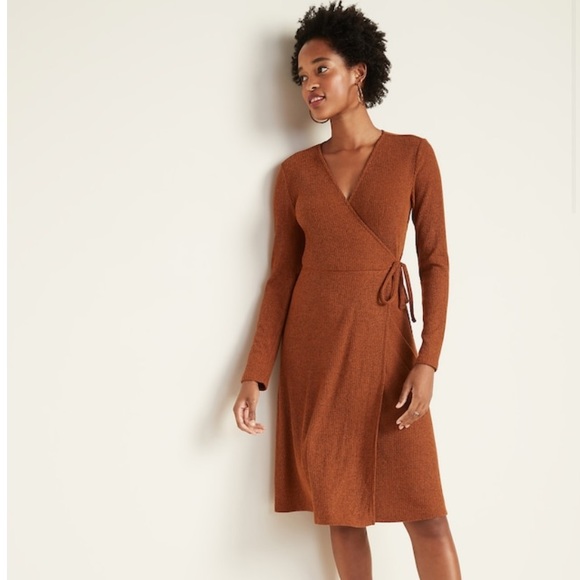 Old Navy Dresses & Skirts - OLD NAVY Fit n Flare wrap dress